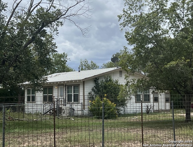 Details for 118 County Road 6715, Natalia, TX 78059