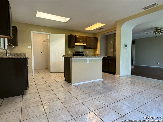 Listing photo id 2 for 14319 Bromley Pl