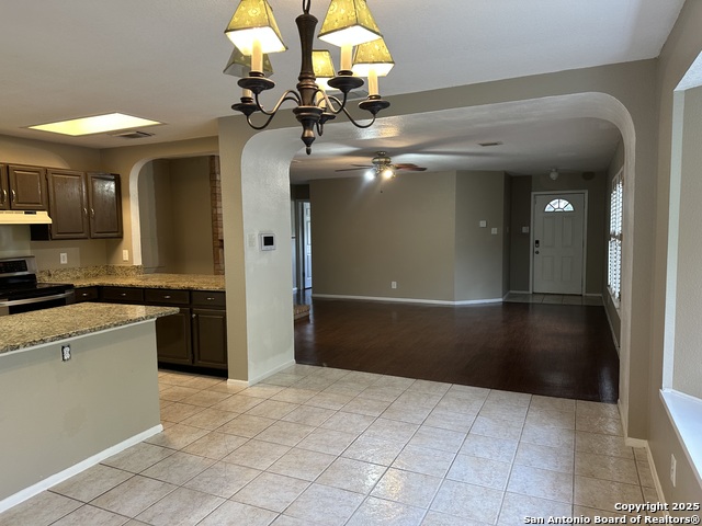 Listing photo id 3 for 14319 Bromley Pl