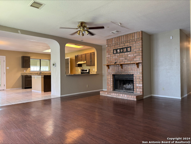 Listing photo id 4 for 14319 Bromley Pl