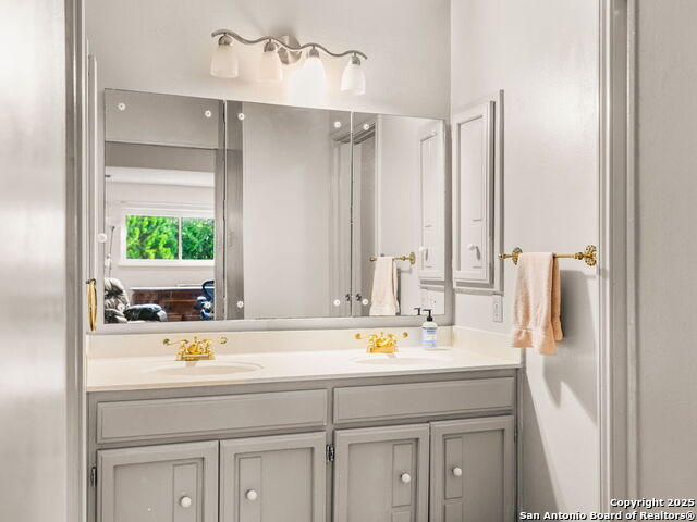 Listing photo id 15 for 11610 Whisper Trail St