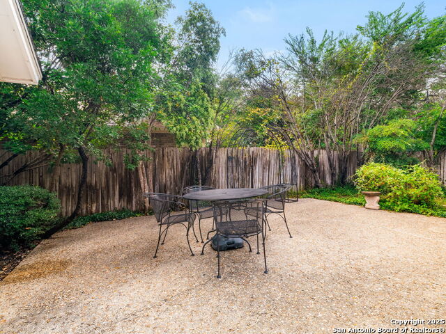 Listing photo id 23 for 11610 Whisper Trail St