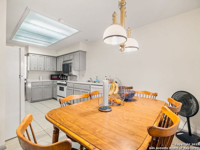 Listing photo id 5 for 11610 Whisper Trail St