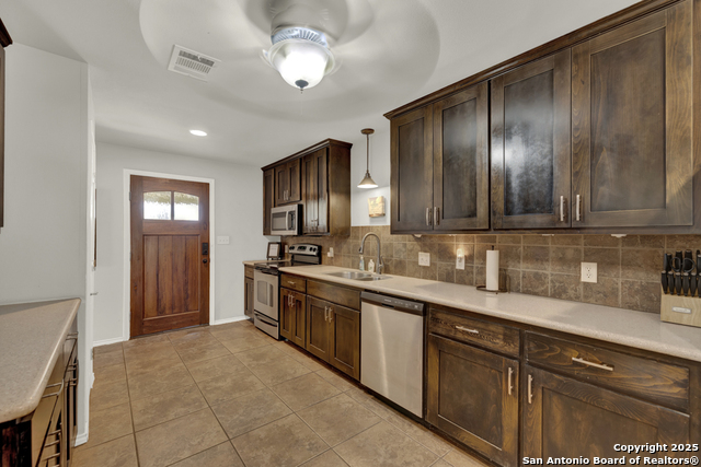 Image 4 of 45 For 1015 Reiley Rd