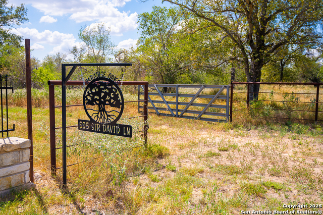 Details for 595 Sir David, Poteet, TX 78065
