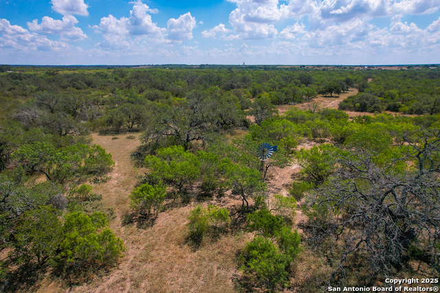 Listing photo id 14 for 595 Sir David