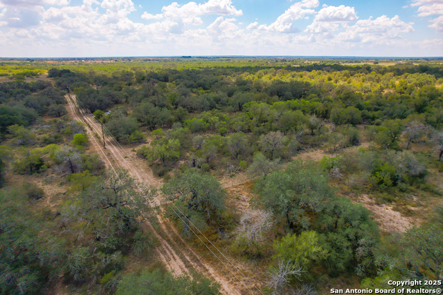 Listing photo id 32 for 595 Sir David