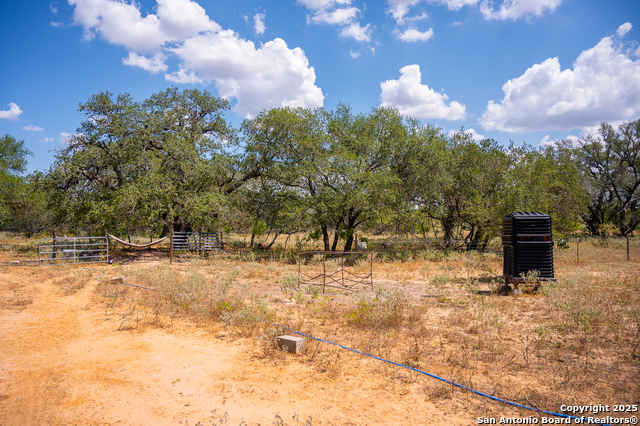 Listing photo id 35 for 595 Sir David