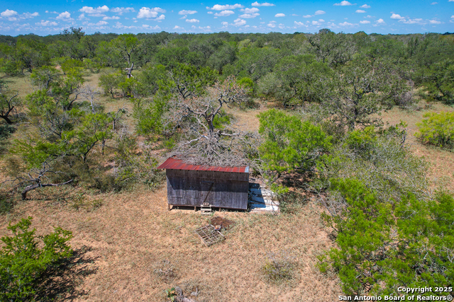 Listing photo id 3 for 595 Sir David