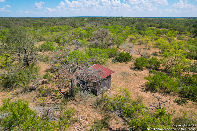 Listing photo id 5 for 595 Sir David