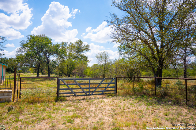 Listing photo id 7 for 595 Sir David