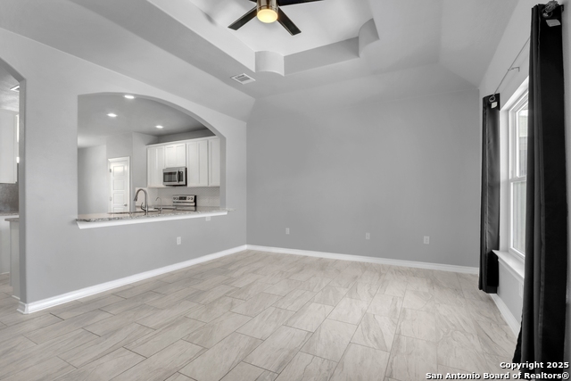 Image 12 of 25 For 5983 Midcrown Dr