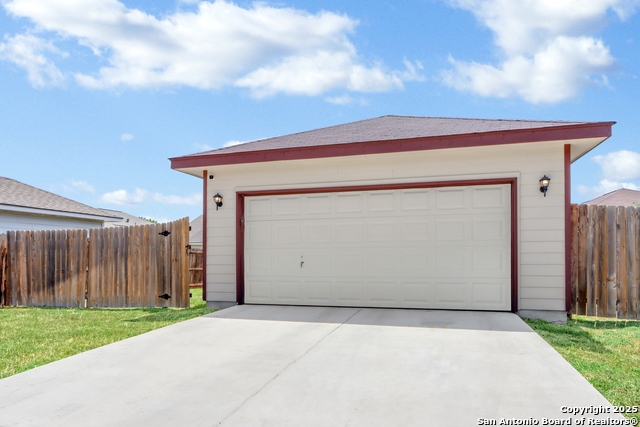 Image 25 of 25 For 5983 Midcrown Dr