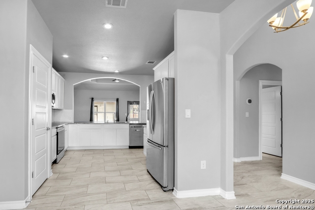 Image 6 of 25 For 5983 Midcrown Dr