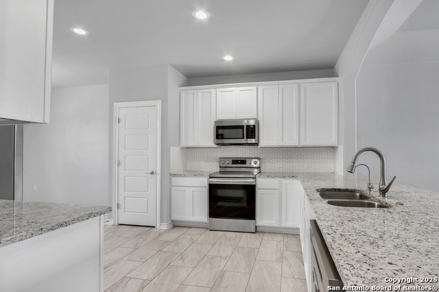 Image 7 of 25 For 5983 Midcrown Dr