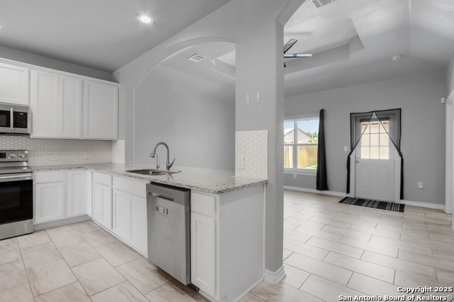 Image 9 of 25 For 5983 Midcrown Dr
