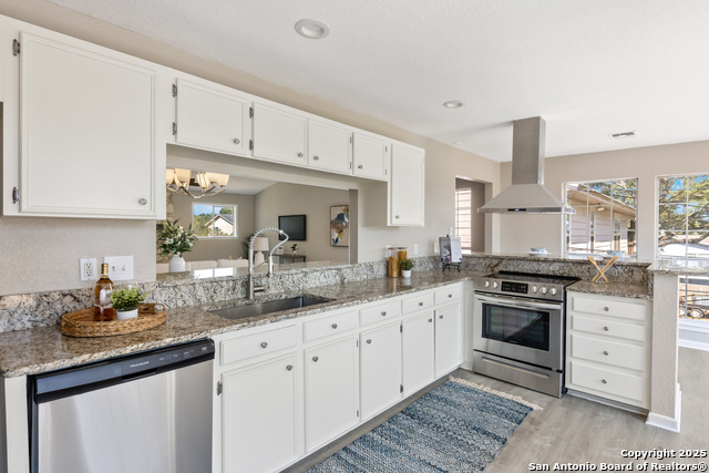 Listing photo id 3 for 178 Mary Ann