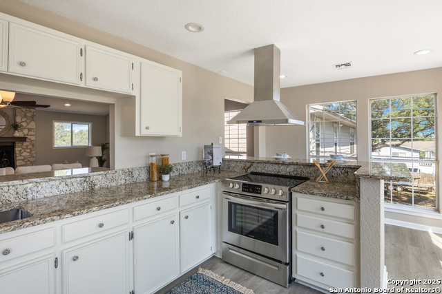 Listing photo id 4 for 178 Mary Ann