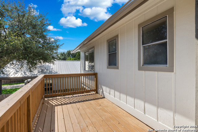 Listing photo id 6 for 178 Mary Ann