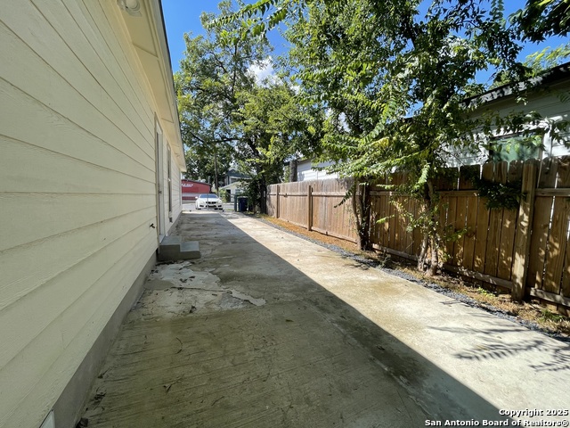 Image 8 of 43 For 629 Gevers S
