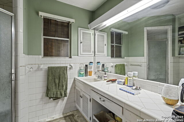Image 17 of 23 For 3923 Longridge