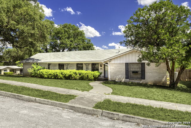 Image 3 of 23 For 3923 Longridge