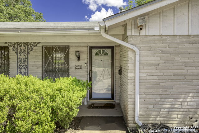 Image 4 of 23 For 3923 Longridge