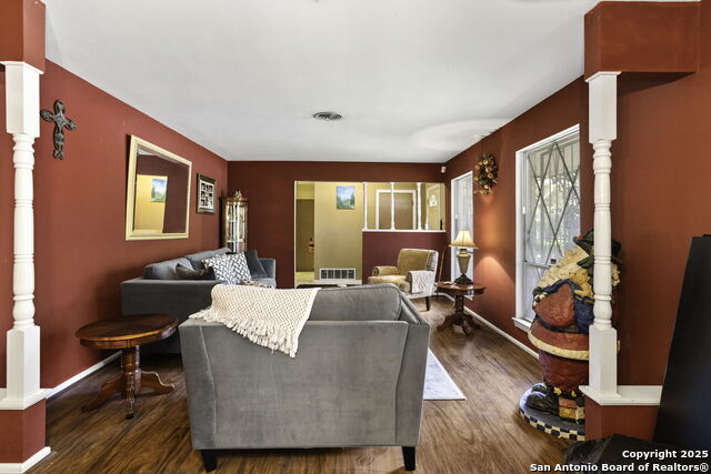 Image 7 of 23 For 3923 Longridge