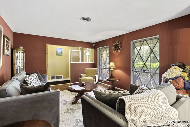 Image 8 of 23 For 3923 Longridge