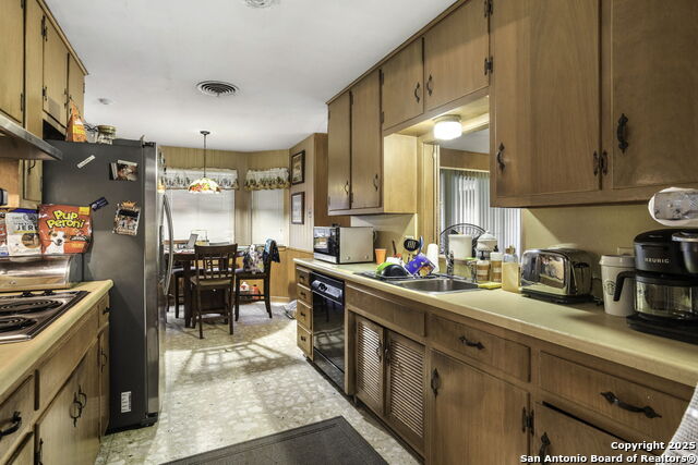 Image 9 of 23 For 3923 Longridge