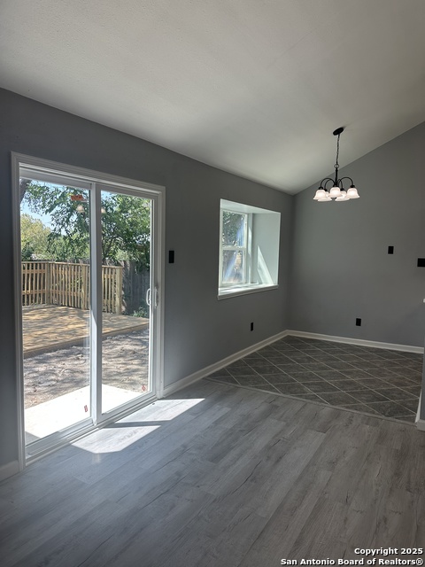 Image 8 of 25 For 14627 Highland Rdg