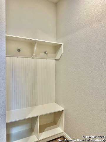 Listing photo id 8 for 1519 Argon Way