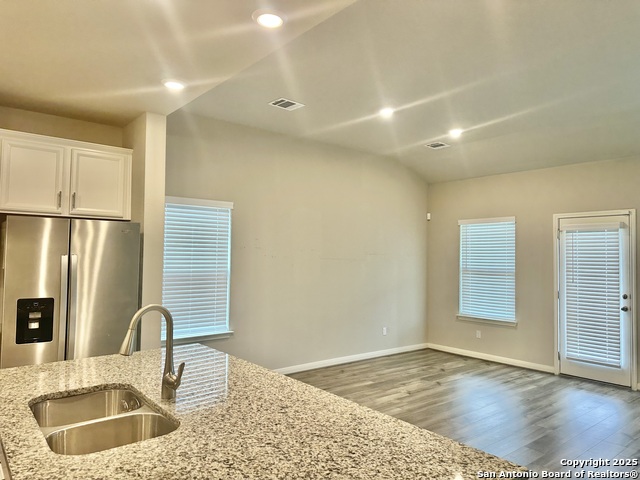 Listing photo id 4 for 1519 Argon Way