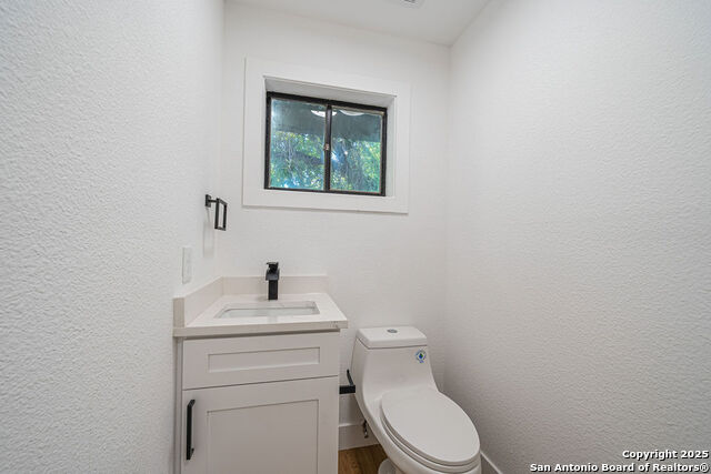 Image 14 of 36 For 315 Royal Oaks