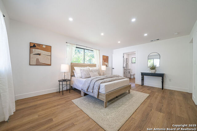 Image 16 of 36 For 315 Royal Oaks