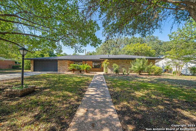 Image 29 of 36 For 315 Royal Oaks