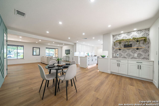 Image 6 of 36 For 315 Royal Oaks