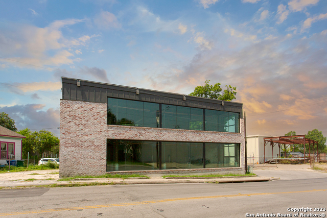 Listing photo id 3 for 206 Fredericksburg