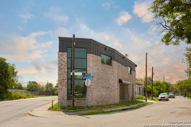 Listing photo id 4 for 206 Fredericksburg