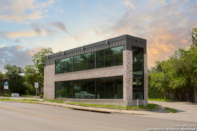 Listing photo id 5 for 206 Fredericksburg