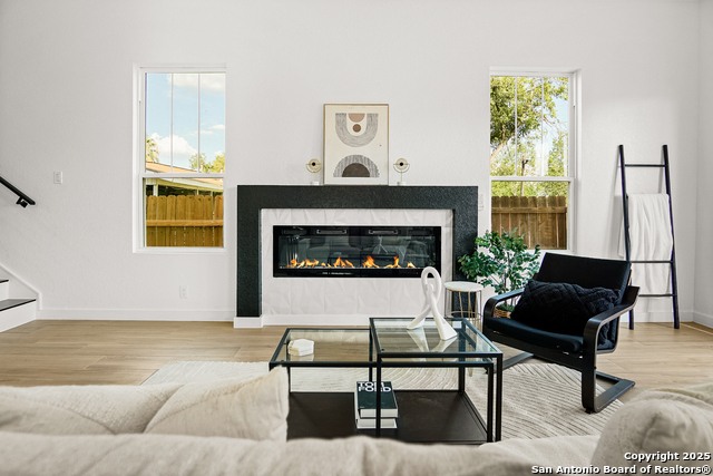 Image 2 of 27 For 1202 Villaret W