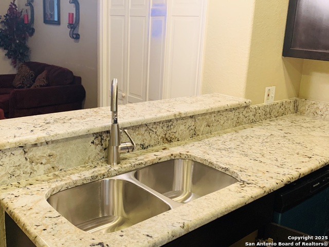 Image 3 of 17 For 2815 Goldsmith