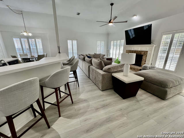 Listing photo id 14 for 3 Weatherford