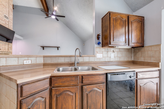 Image 16 of 35 For 8739 Welles Edge