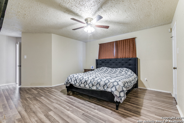 Image 23 of 35 For 8739 Welles Edge
