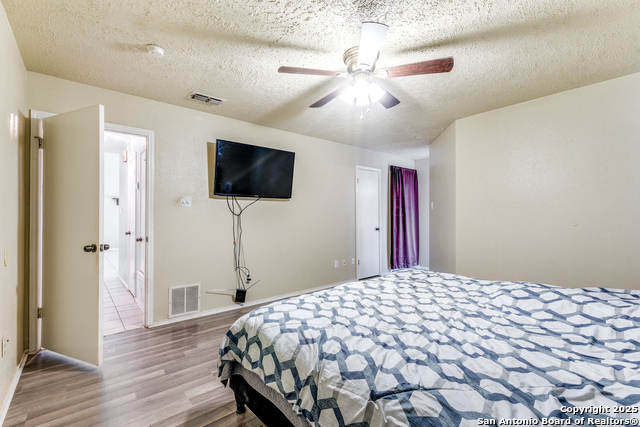 Image 27 of 35 For 8739 Welles Edge