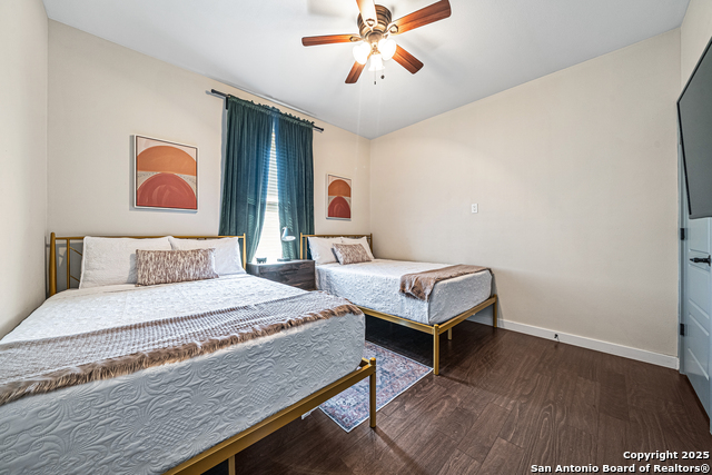 Image 15 of 27 For 419 Hackberry N