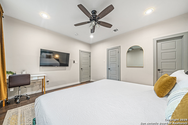 Image 16 of 27 For 419 Hackberry N