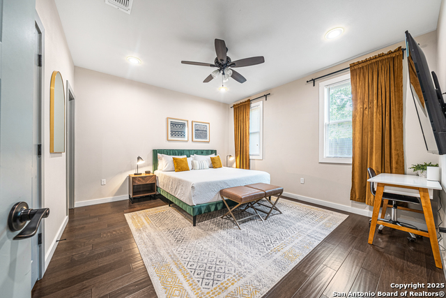 Image 17 of 27 For 419 Hackberry N