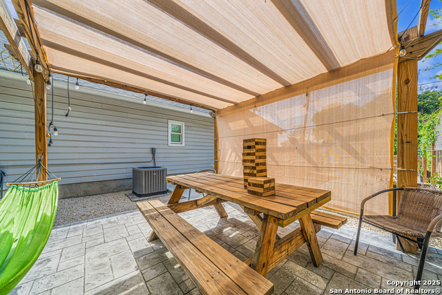 Image 23 of 27 For 419 Hackberry N